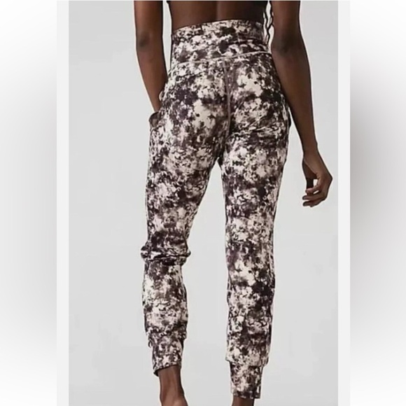 Athleta Salutation Black and White Patterned Joggers Size S - Picture 2 of 8